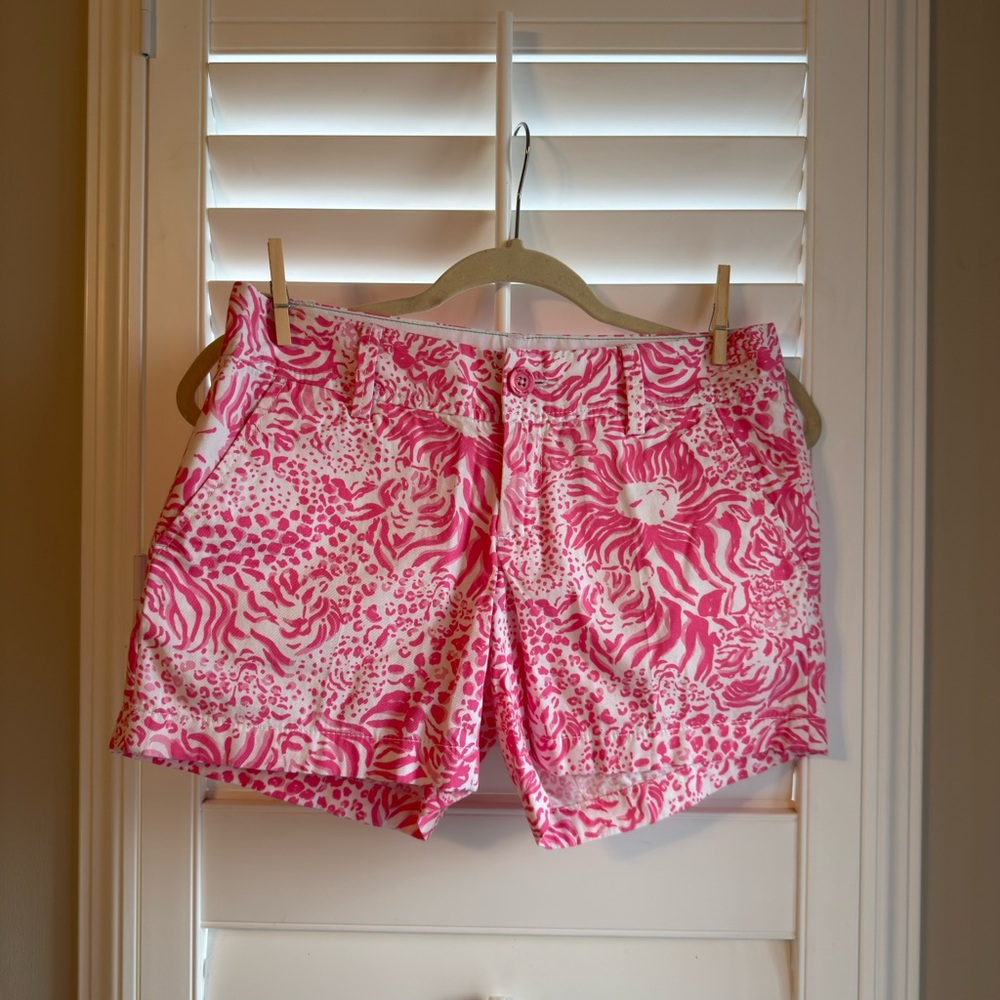 Lilly Pulitzer Vibrant Pink and White Lion Print Women's Shorts Size 2